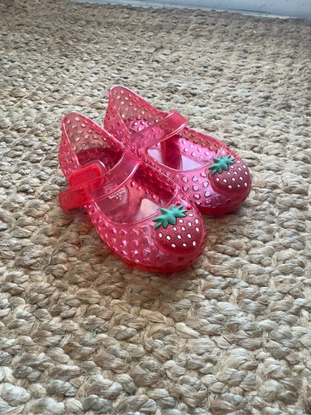 Old Navy Toddler Strawberry Scented Jelly Shoes Size 5